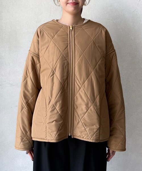 Chez toi（シェトワ）の「ファー×キルティングリバーシブルジャケット（ブルゾン・レディース・グレイッシュベージュ/チャコールグレー/キャメル・FREE）」の5枚目の写真