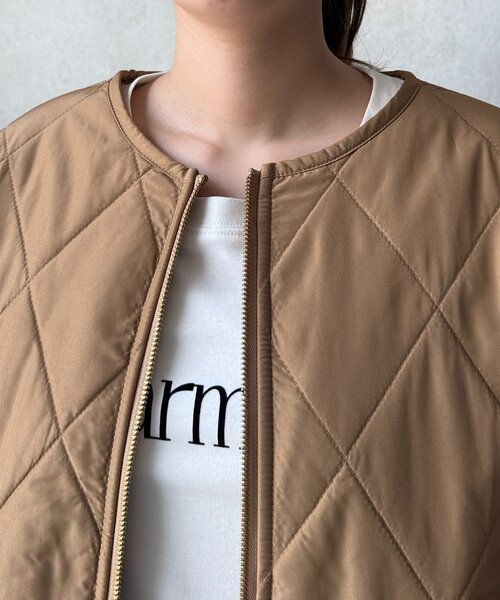 Chez toi（シェトワ）の「ファー×キルティングリバーシブルジャケット（ブルゾン・レディース・グレイッシュベージュ/チャコールグレー/キャメル・FREE）」の9枚目の写真