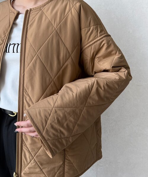 Chez toi（シェトワ）の「ファー×キルティングリバーシブルジャケット（ブルゾン・レディース・グレイッシュベージュ/チャコールグレー/キャメル・FREE）」の10枚目の写真