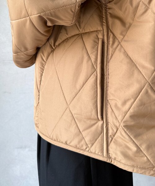 Chez toi（シェトワ）の「ファー×キルティングリバーシブルジャケット（ブルゾン・レディース・グレイッシュベージュ/チャコールグレー/キャメル・FREE）」の12枚目の写真