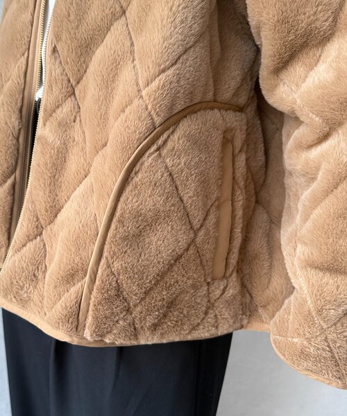 Chez toi（シェトワ）の「ファー×キルティングリバーシブルジャケット（ブルゾン・レディース・グレイッシュベージュ/チャコールグレー/キャメル・FREE）」の14枚目の写真