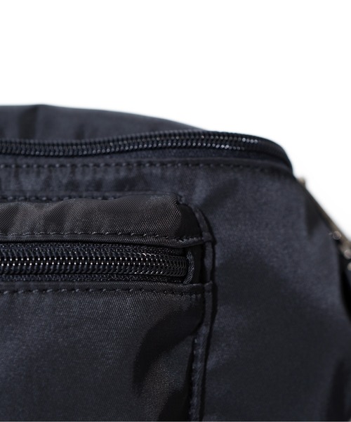 MURUA（ムルーア）の「【MURUA/ムルーア】 CASUAL・はっ水ツイル ボディバッグ（ボディバッグ/ウエストポーチ・レディース・ブラック・FREE）」の4枚目の写真