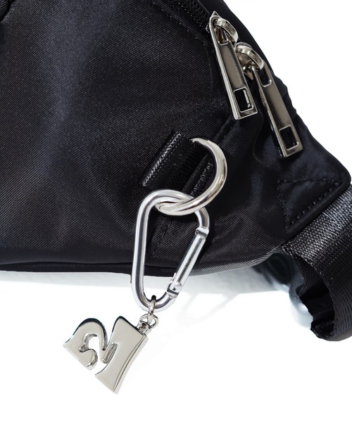 MURUA（ムルーア）の「【MURUA/ムルーア】 CASUAL・はっ水ツイル ボディバッグ（ボディバッグ/ウエストポーチ・レディース・ブラック・FREE）」の7枚目の写真