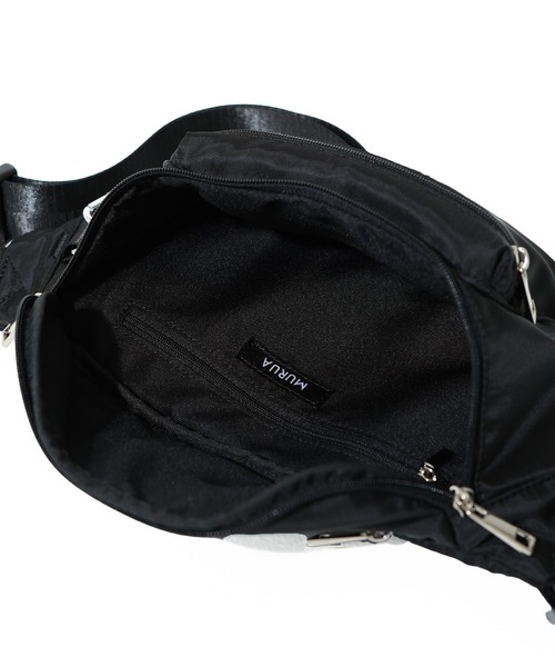 MURUA（ムルーア）の「【MURUA/ムルーア】 CASUAL・はっ水ツイル ボディバッグ（ボディバッグ/ウエストポーチ・レディース・ブラック・FREE）」の8枚目の写真