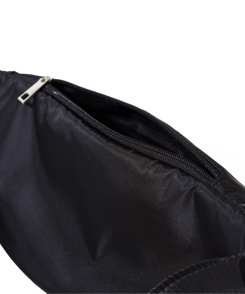 MURUA（ムルーア）の「【MURUA/ムルーア】 CASUAL・はっ水ツイル ボディバッグ（ボディバッグ/ウエストポーチ・レディース・ブラック・FREE）」の9枚目の写真