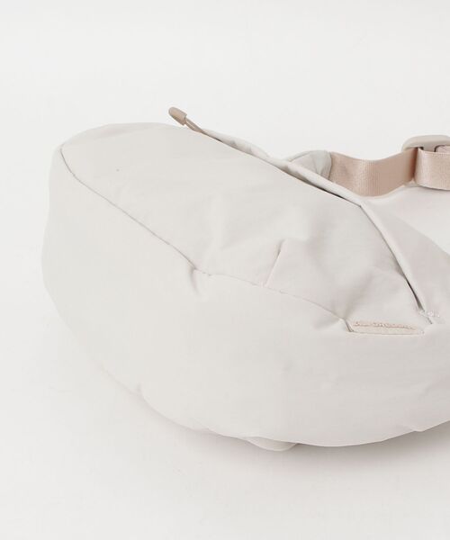 GREGORY(グレゴリー)の「スージーハーフムーンショルダーS SUSZY HALFMOON SHOULDER S アッシュベージュ(ショルダーバッグ・レディース・ベージュ系その他・ONE SIZE)」の3枚目の写真