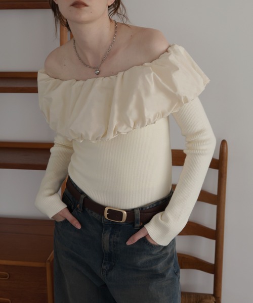 Mili affinity（ミリアフィニティー）の「バイカラーバルーンオフショルリプニット（ニット/セーター・レディース・ブラウン/ブラック系/アイボリー/ブラック/杢グレー・FREE）」の2枚目の写真