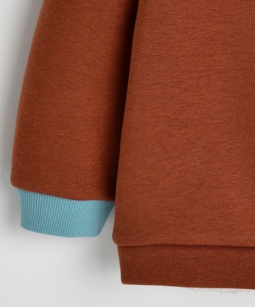 moimoln(モイモルン)の「配色ロゴポイントスウェット(スウェット・キッズ・グリーン/レンガ・100cm/130cm/120cm/110cm/90cm)」の5枚目の写真