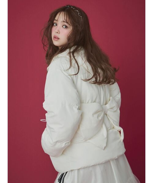 CALNAMUR（カルナムール）の「パフショートバックリボンブルゾン（ブルゾン・レディース・オフホワイト/ブラック/ピンク・FREE）」の5枚目の写真