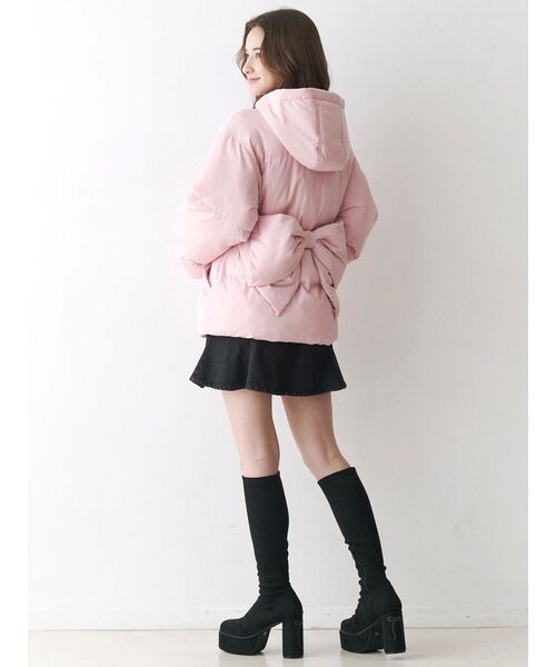 CALNAMUR（カルナムール）の「パフショートバックリボンブルゾン（ブルゾン・レディース・オフホワイト/ブラック/ピンク・FREE）」の4枚目の写真
