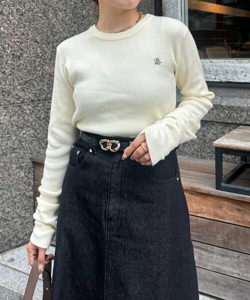 Thevon(ゼボン)の「袖シャーリングロゴ刺繍リブニット(ニット/セーター・レディース・アイボリー/ブラック/レッド・FREE)」の5枚目の写真