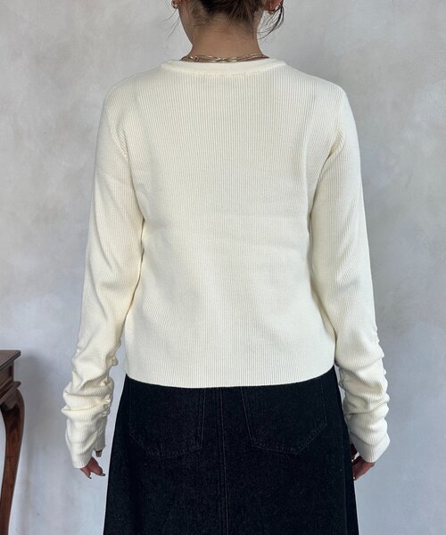 Thevon(ゼボン)の「袖シャーリングロゴ刺繍リブニット(ニット/セーター・レディース・アイボリー/ブラック/レッド・FREE)」の13枚目の写真