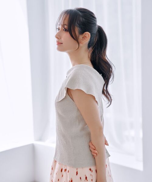 COHINA(コヒナ)の「Vネックデザインカラーリブニット 【低身長・小柄女性】(ニット/セーター・レディース・ブラック/グレー/ブルー・ONE SIZE)」の6枚目の写真
