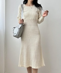 長袖ニットのプリーツロングワンピース