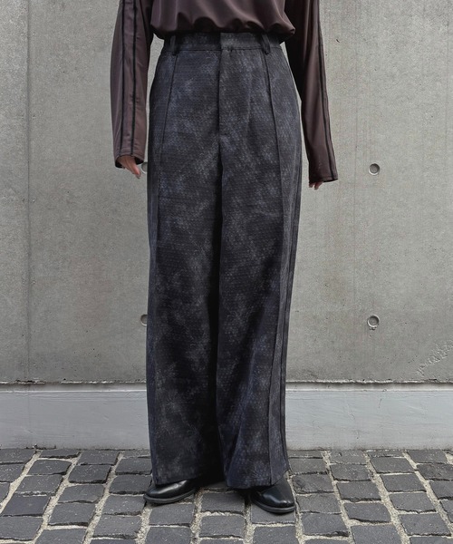 &g'aime（アンジェム）の「【&g'aime】フラワープリントワイドパンツ　Floral Print Wide-Leg Pants（スラックス・レディース・ブラック/グレー・FREE）」の9枚目の写真