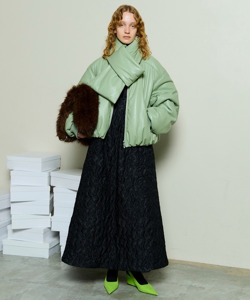 MAISON SPECIAL（メゾンスペシャル）の「Leather Puffer Jacket With Muffler / マフラーセットレザーパッファーブルゾン（ブルゾン・レディース・ブラック/ボルドー/ミント・FREE）」の6枚目の写真