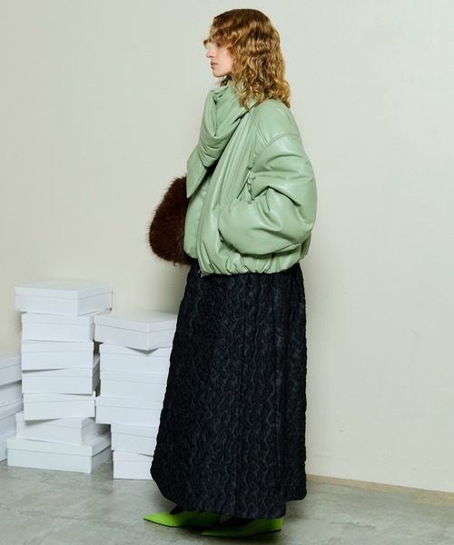 MAISON SPECIAL（メゾンスペシャル）の「Leather Puffer Jacket With Muffler / マフラーセットレザーパッファーブルゾン（ブルゾン・レディース・ブラック/ボルドー/ミント・FREE）」の7枚目の写真