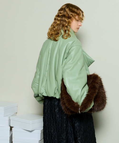 MAISON SPECIAL（メゾンスペシャル）の「Leather Puffer Jacket With Muffler / マフラーセットレザーパッファーブルゾン（ブルゾン・レディース・ブラック/ボルドー/ミント・FREE）」の11枚目の写真