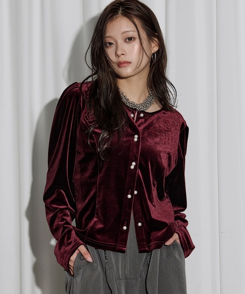 Ezick（エジック）の「rose velours cardigan ローズ刺繍パールベロアカーディガン（カーディガン/ボレロ・レディース・ブラック/ボルドー・FREE）」の14枚目の写真
