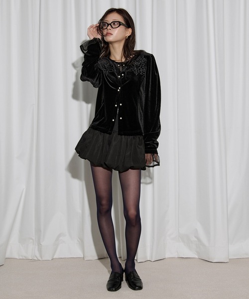 Ezick（エジック）の「rose velours cardigan ローズ刺繍パールベロアカーディガン（カーディガン/ボレロ・レディース・ブラック/ボルドー・FREE）」の12枚目の写真