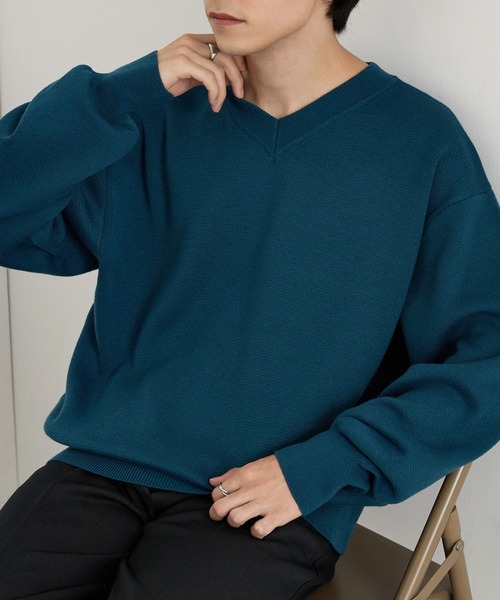 MONO-MART(モノマート)の「スウェットライク ベーシック オーバーサイズ Vネックニット(ニット/セーター・メンズ・チャコール/ブラック/グレー/キャメル/レッド/ネイビー/ブルーグリーン/ダークブラウン・S/L/M)」の6枚目の写真