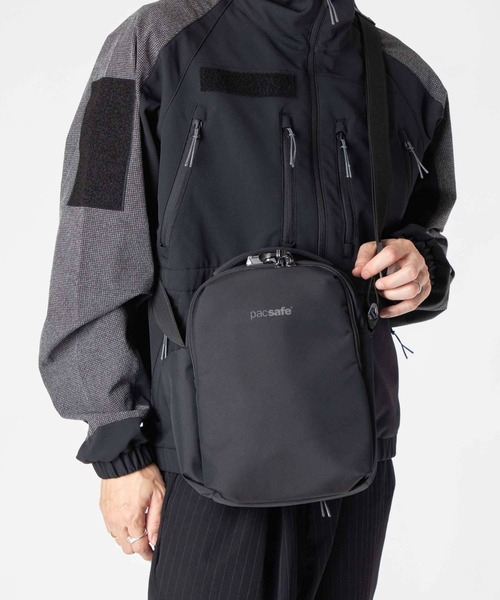 PACKSAFE V Tour Crossbody パックセーフ Ｖツアーショルダーバッグ