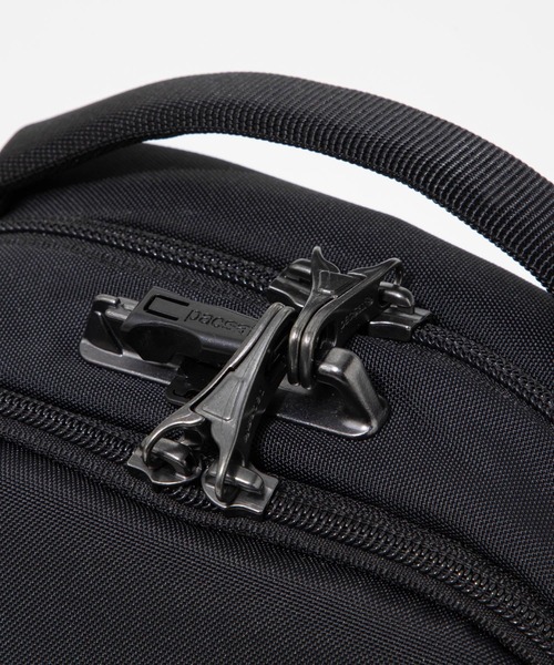pacsafe（パックセーフ）の「PACKSAFE V Tour Crossbody パックセーフ Ｖツアー  ショルダーバッグ（ショルダーバッグ・メンズ・ネイビー/ブラック・FREE）」の13枚目の写真