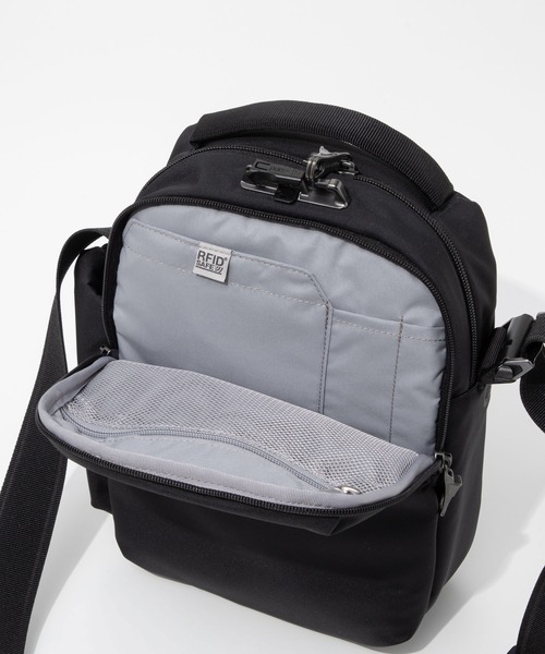 pacsafe（パックセーフ）の「PACKSAFE V Tour Crossbody パックセーフ Ｖツアー  ショルダーバッグ（ショルダーバッグ・メンズ・ネイビー/ブラック・FREE）」の15枚目の写真