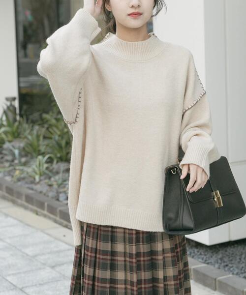 ITEMS URBANRESEARCH（アイテムズ アーバンリサーチ）の「ハンドステッチハイネックニット（ニット/セーター・レディース・グリーン/オフホワイト/ライトブラウン/グレー・FREE）」の6枚目の写真