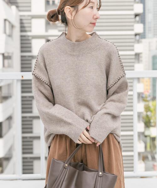 ITEMS URBANRESEARCH（アイテムズ アーバンリサーチ）の「ハンドステッチハイネックニット（ニット/セーター・レディース・グリーン/オフホワイト/ライトブラウン/グレー・FREE）」の12枚目の写真