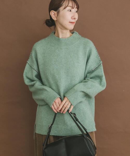 ITEMS URBANRESEARCH（アイテムズ アーバンリサーチ）の「ハンドステッチハイネックニット（ニット/セーター・レディース・グリーン/オフホワイト/ライトブラウン/グレー・FREE）」の20枚目の写真