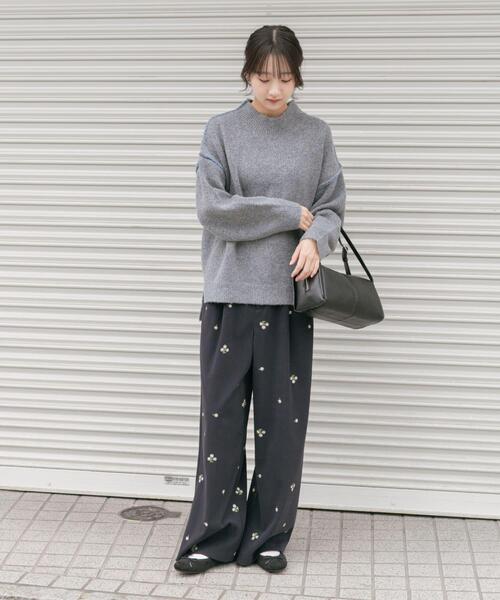 ITEMS URBANRESEARCH(アイテムズ アーバンリサーチ)の「ハンドステッチハイネックニット(ニット/セーター・レディース・グリーン/オフホワイト/ライトブラウン/グレー・FREE)」の9枚目の写真