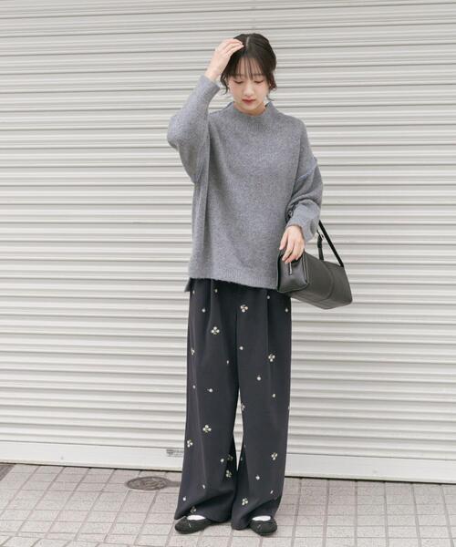 ITEMS URBANRESEARCH(アイテムズ アーバンリサーチ)の「ハンドステッチハイネックニット(ニット/セーター・レディース・グリーン/オフホワイト/ライトブラウン/グレー・FREE)」の10枚目の写真