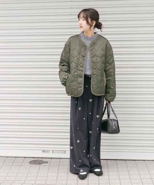 ITEMS URBANRESEARCH(アイテムズ アーバンリサーチ)の「ハンドステッチハイネックニット(ニット/セーター・レディース・グリーン/オフホワイト/ライトブラウン/グレー・FREE)」の11枚目の写真