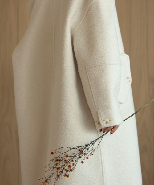 hinari(ヒナリ)の「ブークレノーカラーロングコート(その他アウター・レディース・ベージュ/アイボリー/ブラック・SMALL/FREE)」の12枚目の写真