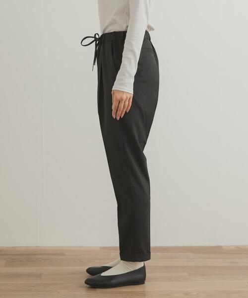 URBAN RESEARCH DOORS(アーバンリサーチドアーズ)の「ツイルストレッチテーパードイージーパンツ(その他パンツ・レディース・ブラック/カーキ/チャコールグレー・MEDIUM/X-SMALL/SMALL)」の21枚目の写真