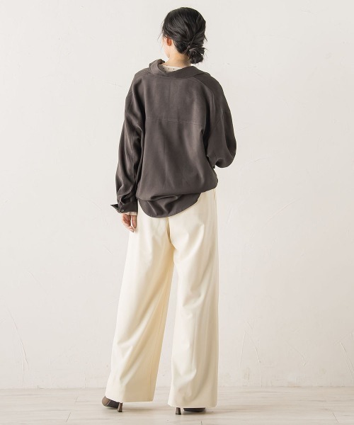 Droite lautreamont（ドロワットロートレアモン）の「フェイクスエードシャツ≪洗濯機で洗える≫（シャツ/ブラウス・レディース・キャメル/チャコールグレー・M）」の8枚目の写真