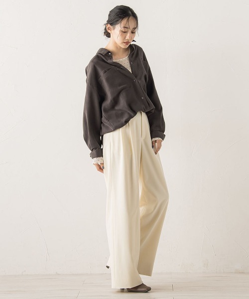 Droite lautreamont（ドロワットロートレアモン）の「フェイクスエードシャツ≪洗濯機で洗える≫（シャツ/ブラウス・レディース・キャメル/チャコールグレー・M）」の7枚目の写真