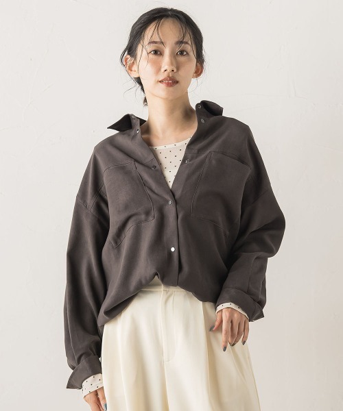 Droite lautreamont（ドロワットロートレアモン）の「フェイクスエードシャツ≪洗濯機で洗える≫（シャツ/ブラウス・レディース・キャメル/チャコールグレー・M）」の3枚目の写真