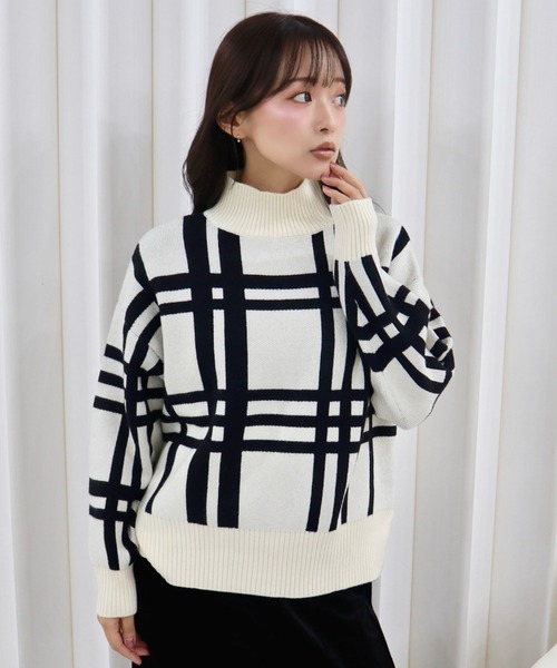 CECIL McBEE(セシルマクビー)の「もちもちアンゴラライクハイネックプルオーバー(ニット/セーター・レディース・オフホワイト/ブラック/ブラック系その他・MEDIUM)」の3枚目の写真