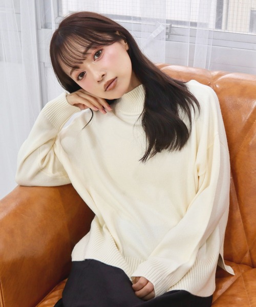 CECIL McBEE(セシルマクビー)の「もちもちアンゴラライクハイネックプルオーバー(ニット/セーター・レディース・オフホワイト/ブラック/ブラック系その他・MEDIUM)」の1枚目の写真