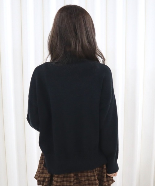 CECIL McBEE(セシルマクビー)の「もちもちアンゴラライクハイネックプルオーバー(ニット/セーター・レディース・オフホワイト/ブラック/ブラック系その他・MEDIUM)」の13枚目の写真