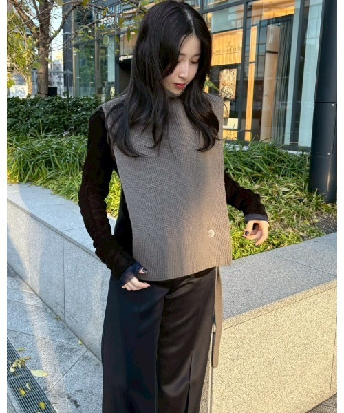 LE CIEL BLEU(ルシェルブルー)の「アシンメトリックニットベスト / Asymmetric Knit Vest(ニット/セーター・レディース・ブラウン/グレー/アイボリー・36)」の1枚目の写真