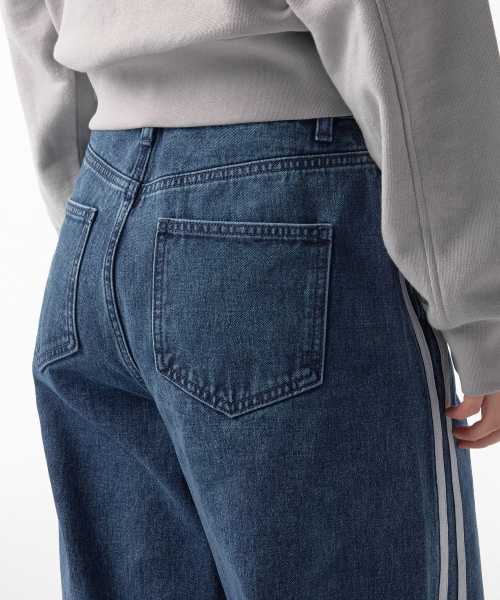 MUSINSA STANDARD WOMAN（ムシンサスタンダードウーマン）の「ウィメンズワイドトラックデニムパンツ[ミディアムインディゴ]（デニムパンツ・レディース・その他・26/27/28/29/30/24/25）」の5枚目の写真