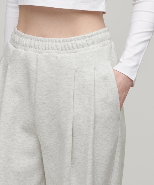 MUSINSA STANDARD WOMAN（ムシンサスタンダードウーマン）の「ウィメンズダブルニットツーピンタックワイドラウンジスウェットパンツ[オートミール]（スウェットパンツ・レディース・その他・SMALL/MEDIUM/LARGE/X-SMALL）」の5枚目の写真