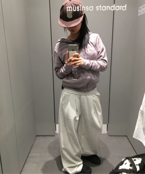 MUSINSA STANDARD WOMAN（ムシンサスタンダードウーマン）の「ウィメンズダブルニットツーピンタックワイドラウンジスウェットパンツ[オートミール]（スウェットパンツ・レディース・その他・SMALL/MEDIUM/LARGE/X-SMALL）」の8枚目の写真