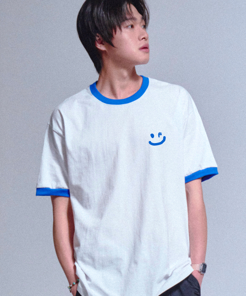 GRAVER（グレーバー）の「[UNISEX] Small Drawing Smile Ringer Short Sleeve T-shirt_2 colors（Tシャツ/カットソー・メンズ・ブルー/ブラック・LARGE/MEDIUM/SMALL）」の4枚目の写真