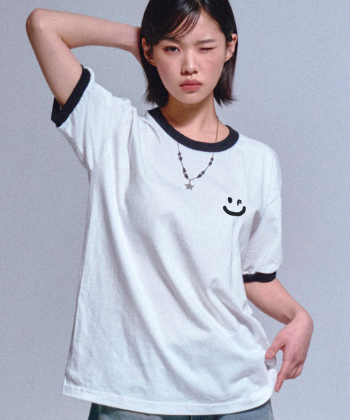 GRAVER（グレーバー）の「[UNISEX] Small Drawing Smile Ringer Short Sleeve T-shirt_2 colors（Tシャツ/カットソー・メンズ・ブルー/ブラック・LARGE/MEDIUM/SMALL）」の5枚目の写真