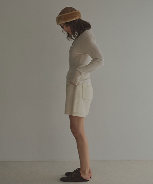 ETRE TOKYO（エトレトウキョウ）の「2wayコンフィーハイネックニットプルオーバー（ニット/セーター・レディース・チャコール/グレイッシュベージュ/ブルー/ブラウン・FREE）」の9枚目の写真