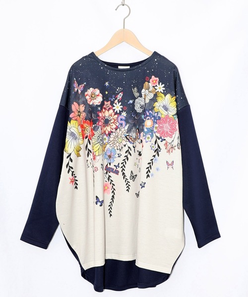 ScoLar（スカラー）の「153729：花×夜空柄ミックス裏毛チュニック（チュニック・レディース・ネイビー/ブラック・M）」の2枚目の写真